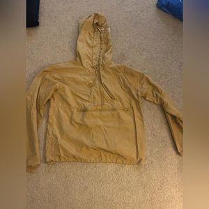 Don’t wear anymore, nice raincoat with pockets.